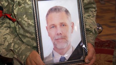 У Луцьку попрощалися із загиблим військовим Олександром Шевляковим У Луцьку попрощалися із загиблим військовим Олександром Шевляковим