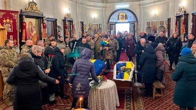 На Чернігівщині поховали трьох бійців, які загинули при виконанні бойових завдань на Харківщині та Донеччині На Чернігівщині поховали трьох бійців, які загинули при виконанні бойових завдань на Харківщині та Донеччині