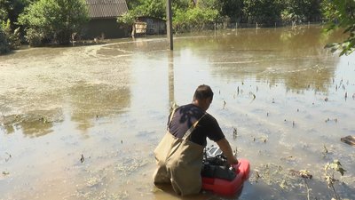 Більше сотні рятувальників з 5 областей допомагають долати наслідки негоди на Прикарпатті