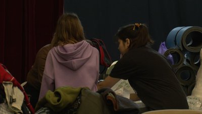Ковдри, телефони, одяг – у Черкасах збирають речі для військових та евакуйованих Ковдри, телефони, одяг – у Черкасах збирають речі для військових та евакуйованих