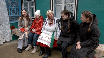 Спілкуюються з старожилами та записують народні звичаї: як працює фольклорний клуб на Вінниччині Спілкуюються з старожилами та записують народні звичаї: як працює фольклорний клуб на Вінниччині