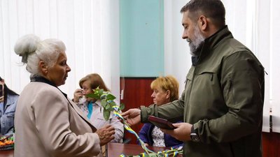 У Мукачеві вручили державні нагороди сім’ям п'ятьох загиблих військових У Мукачеві вручили державні нагороди сім’ям п'ятьох загиблих військових