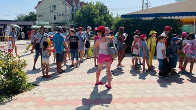 Волонтер з Німеччини організував канікули на морі для херсонських дітей