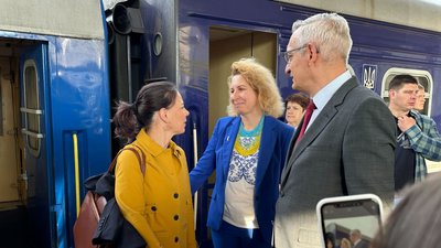 Breaking News Глава МЗС Німеччини Бербок приїхала в Україну