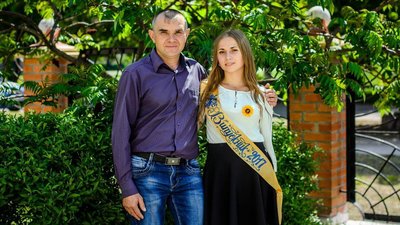 іана Чистікова з батьком Юрієм на випускному