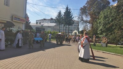 У Луцьку провели в останню путь військовослужбовця Богдана Федосенка У Луцьку провели в останню путь військовослужбовця Богдана Федосенка