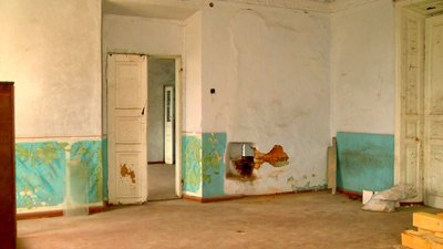 Прибрали приміщення та розчистили хащі: туристи-волонтери влаштували толоку у палаці на Вінниччині Прибрали приміщення та розчистили хащі: туристи-волонтери влаштували толоку у палаці на Вінниччині