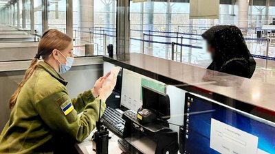 В Одеському аеропорту затримали обвинувачувану в тероризмі жінку