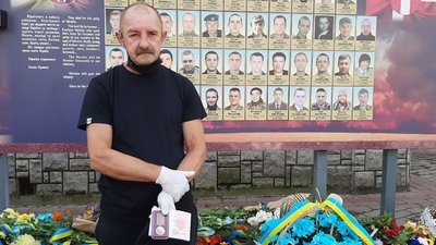 "За незламність духу": у Луцьку нагородили батьків загиблих на Сході бійців "За незламність духу": у Луцьку нагородили батьків загиблих на Сході бійців
