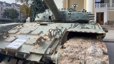 У Полтаві презентували виставку знищеної російської техніки У Полтаві презентували виставку знищеної російської техніки