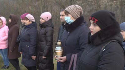 100 свічок в пам’ять про жертви Голодомору запалили на межі Хмельницької та Тернопільської областей 100 свічок в пам’ять про жертви Голодомору запалили на межі Хмельницької та Тернопільської областей