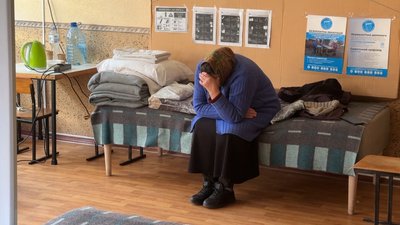 Жителька Лиману Наталія в евакуаційному пункті Слов'янська.