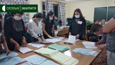 Підрахунок голосів на ужгородській дільниці Підрахунок голосів на ужгородській дільниці