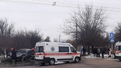 ДТП у Черкасах: від удару перевернулося авто ДТП у Черкасах: від удару перевернулося авто