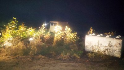 На Рівненщині парубки вкрали бус і врізались ним в блокпост На Рівненщині парубки вкрали бус і врізались ним в блокпост