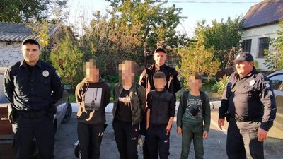 "Було нудно". На Одещині четверо дітей втекли за місто та заночували в закинутій будівлі