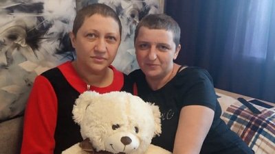 Перша зліва — Оксана Боднар під час лікування від онкології Перша зліва — Оксана Боднар під час лікування від онкології