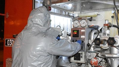 Нічна дезінфекція. Рятувальники обробили вулиці Дніпра спеціальним розчином Нічна дезінфекція. Рятувальники обробили вулиці Дніпра спеціальним розчином