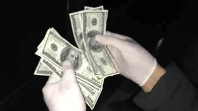 Працівник Держпраці вимагав від приватного підприємця тисячу доларів. Його затримали Працівник Держпраці вимагав від приватного підприємця тисячу доларів. Його затримали