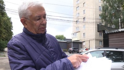 Павло Хорошенюк має завірений нотаріусом документ про продаж-купівлю, складений 16 травня 2014 року. Павло Хорошенюк має завірений нотаріусом документ про продаж-купівлю, складений 16 травня 2014 року.