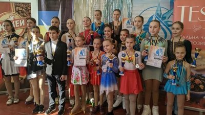 Юні сумські фігуристи повернулися зі змагань з медалями