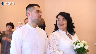 Аліна та Денис вирішили, що неодмінно мають одружитися в день святого Валентина Аліна та Денис вирішили, що неодмінно мають одружитися в день святого Валентина