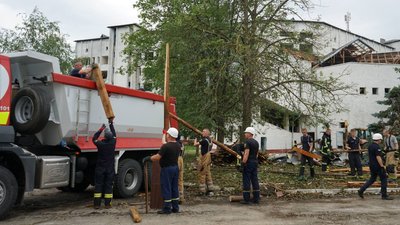 Рятувальники завершили роботу після російського ракетного удару по Франківську