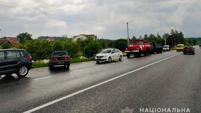 По пояс у воді: на Прикарпатті затопило будинки у селі Старий Хлібичин По пояс у воді: на Прикарпатті затопило будинки у селі Старий Хлібичин
