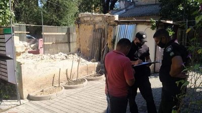 У центрі Одеси зупинили незаконні будівельні роботи У центрі Одеси зупинили незаконні будівельні роботи