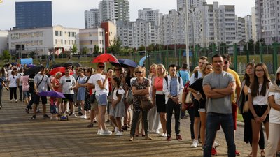 У Білорусі закрилися не всі виборчі дільниці, Мінськ оточений силовиками