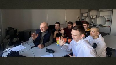 Щоб очистити річку Остер: у Ніжині ліцеїсти розробили підводний дрон