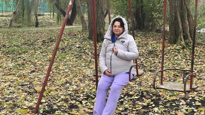 Світлана Тленюк на гойдалці. Листопад 2023. Тернопіль Світлана Тленюк на гойдалці. Листопад 2023. Тернопіль