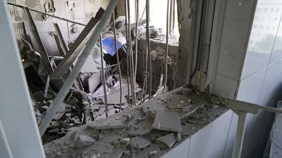 На місці нічного обстрілу Салтівки у Харкові сапери вилучили уламки "Урагану", що не розірвалися На місці нічного обстрілу Салтівки у Харкові сапери вилучили уламки "Урагану", що не розірвалися
