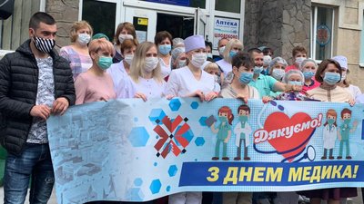 В Івано-Франківській ОТГ організували акцію-подяку медикам В Івано-Франківській ОТГ організували акцію-подяку медикам