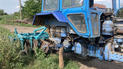 "Нікуди воно не поділося". Фермер з Довгенького міношукачем оглядає заміновані поля "Нікуди воно не поділося". Фермер з Довгенького міношукачем оглядає заміновані поля