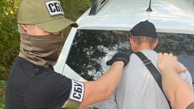 2 500 доларів з людини: на Одещині викрили чоловіка, який нелегально переправляв за кордон військовозобов'язаних