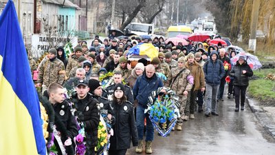 На Одещині простилися з морпіхом, який загинув у боях під Мар'їнкою На Одещині простилися з морпіхом, який загинув у боях під Мар'їнкою