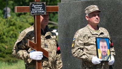 В Ужгороді попрощалися із полеглим на війні Олександром Красіцьким В Ужгороді попрощалися із полеглим на війні Олександром Красіцьким