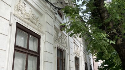 Грецькі боги та купідони. Історії чернівецьких будинків із скульптурами та барельєфами