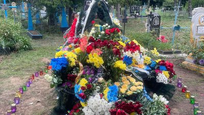 На Вінниччині попрощалися із загиблим внаслідок ракетного обстрілу добровольцем Володимиром Даценком На Вінниччині попрощалися із загиблим внаслідок ракетного обстрілу добровольцем Володимиром Даценком