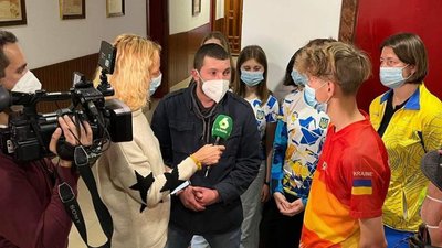 Спортсмени із Сум, які через війну залишились в Іспанії, підтримують Україну Спортсмени із Сум, які через війну залишились в Іспанії, підтримують Україну
