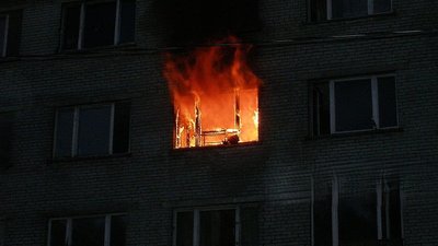Під час гасіння пожежі у багатоквартирному будинку на Рівненщині виявили тіло чоловіка
