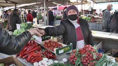 На луцьких ринках перевірили, чи дотримують карантину покупці та продавці На луцьких ринках перевірили, чи дотримують карантину покупці та продавці