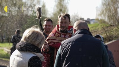 "Повертаємось до мирного життя": як святкують Великдень у Бучі. Фоторепортаж "Повертаємось до мирного життя": як святкують Великдень у Бучі. Фоторепортаж