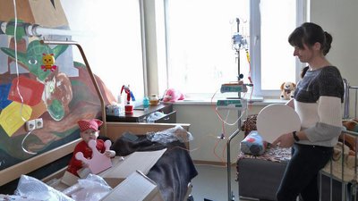 У Луцьку до дня Миколая 17 онкохворих дітей отримали подарунки У Луцьку до дня Миколая 17 онкохворих дітей отримали подарунки