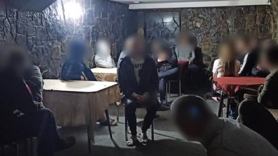 На Франківщині затримали чоловіків, які, ймовірно, незаконно утримували нарко- та алкозалежних людей