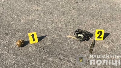 У Новомосковську поліціянти затримали чоловіка, який ходив по вулиці з гранатою