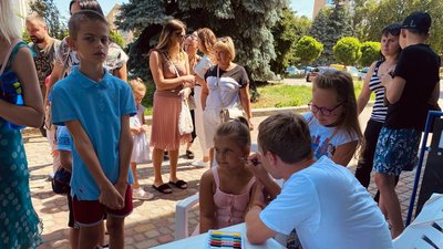 У Черкасах діти спробували себе у ролі поліцейського, рятувальника та археолога У Черкасах діти спробували себе у ролі поліцейського, рятувальника та археолога