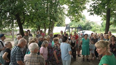 Жителі мікрорайону Зарічне у Чернігові вийшли на протест щодо зміни постачальника води Жителі мікрорайону Зарічне у Чернігові вийшли на протест щодо зміни постачальника води