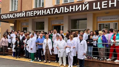 Під час мітингу в перинатильному центрі "Мати і дитина" Під час мітингу в перинатильному центрі "Мати і дитина"